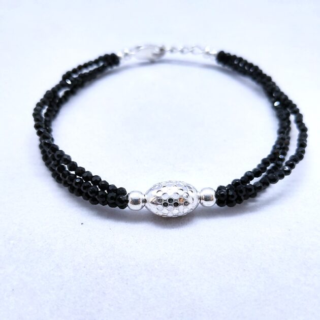 Raya Minimal Loop Round Bracelet