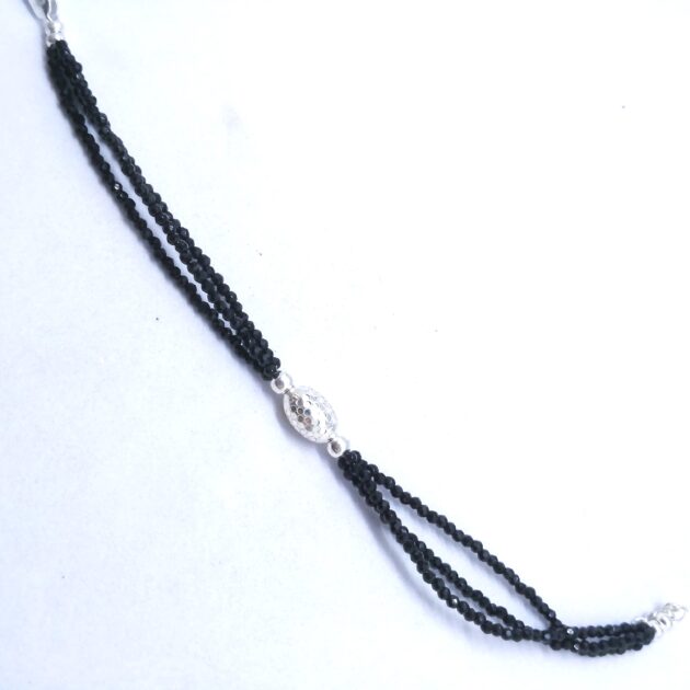 Raya Minimal Loop Round Bracelet - Image 2