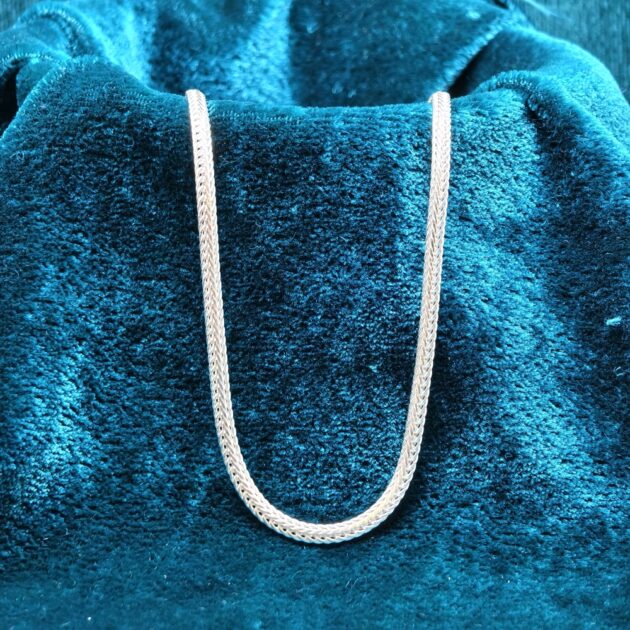 Raya Herringbone Chain