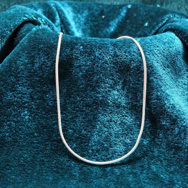 Raya Oval Chain