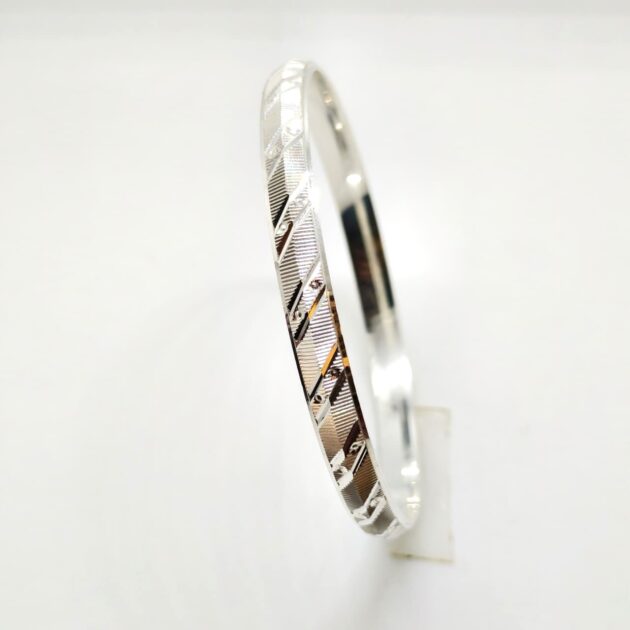 Amritsar Classic Floral Engraved Kada - Image 3