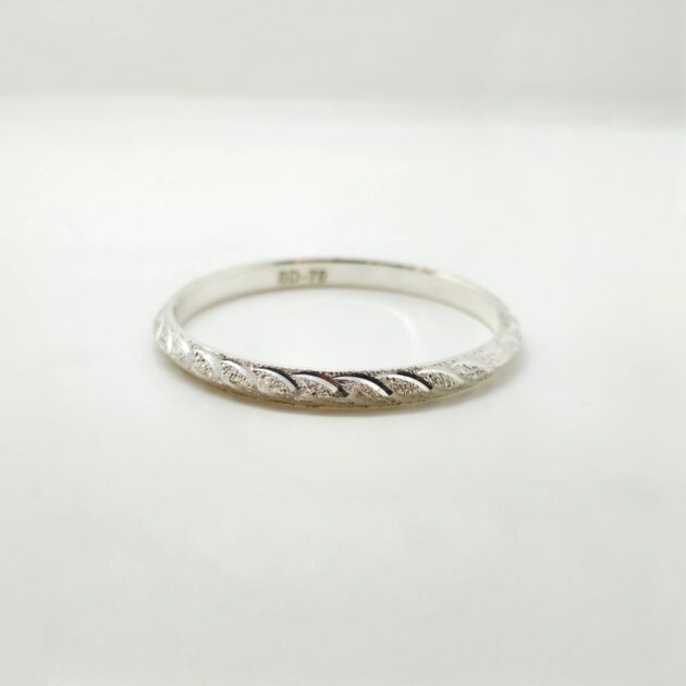 Round Solid Bold Silver Kada