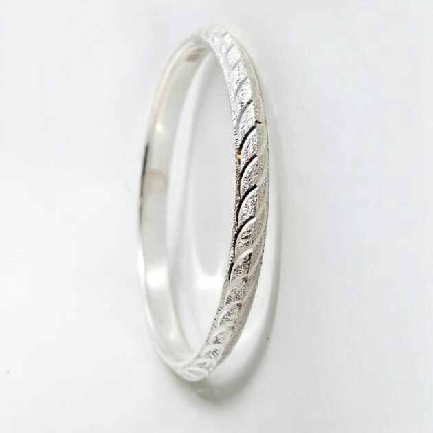 Diamond‑Cut Shakti Silver Kada - Image 3