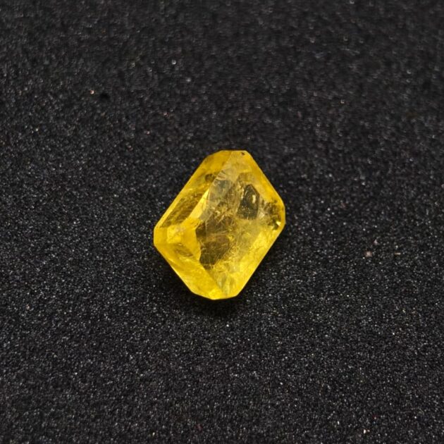 Real Natural 5.80 cts Pukhraj (Yellow Sapphire) Gemstone - Image 3