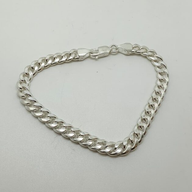 Eternal Knot Silver Bracelet - Image 2