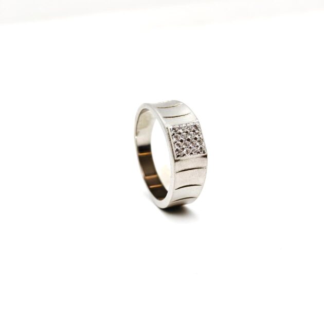 Crystal Tide Silver Ring - Image 2