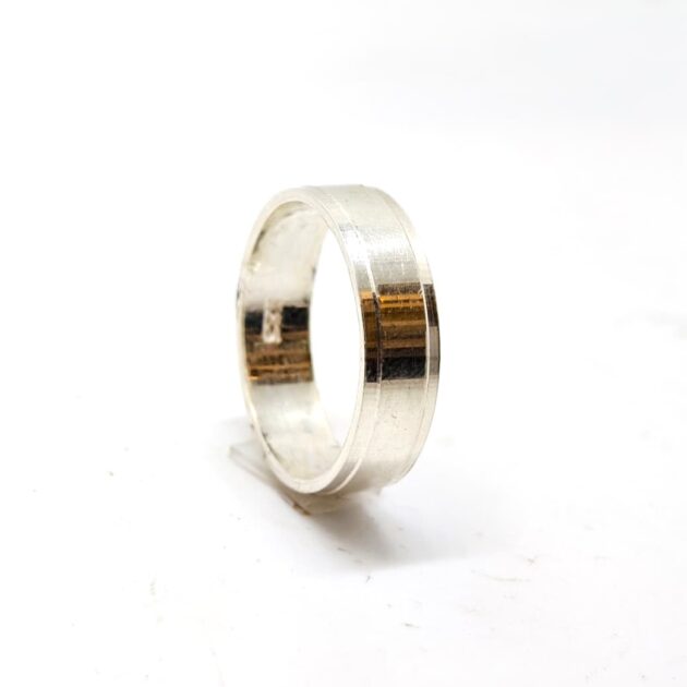 Velvet Glow Silver Ring - Image 2