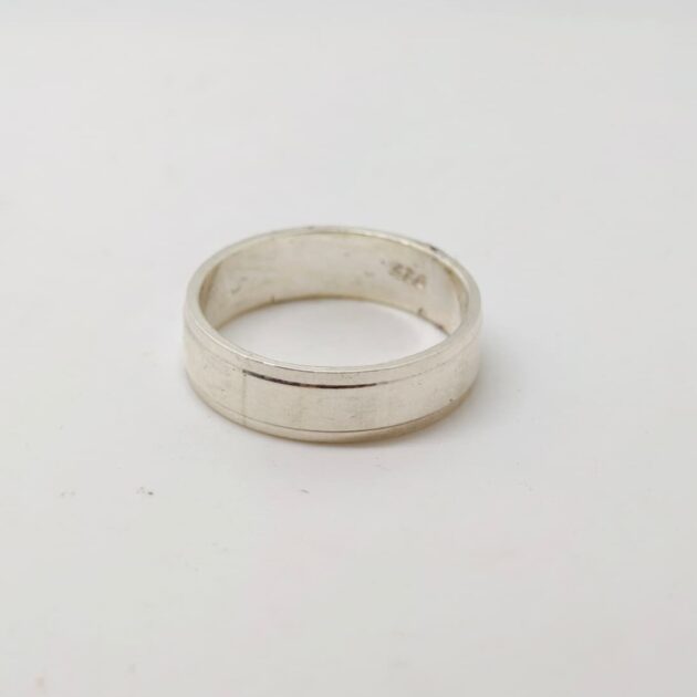 Velvet Glow Silver Ring - Image 3